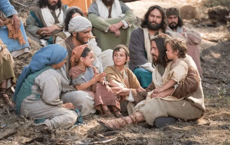 Gesù Cristo insegna la Sua dottrina a una famiglia.